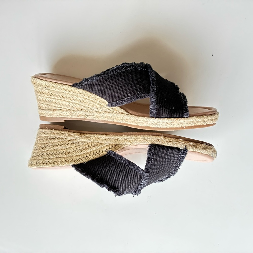 Journee Collection Women’s Shanni Black Slip-on Wedge Sandals Size 9.5